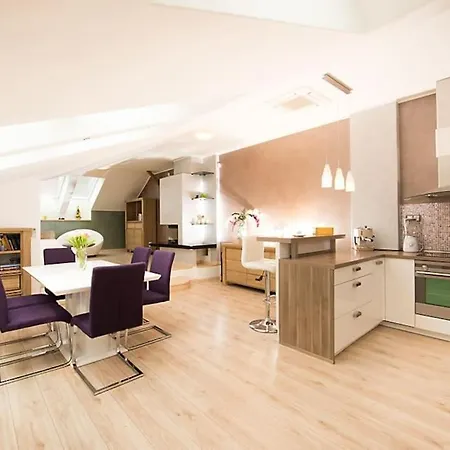 Glamorous Jacuzzi Loft With Roof Terrace Apartmán